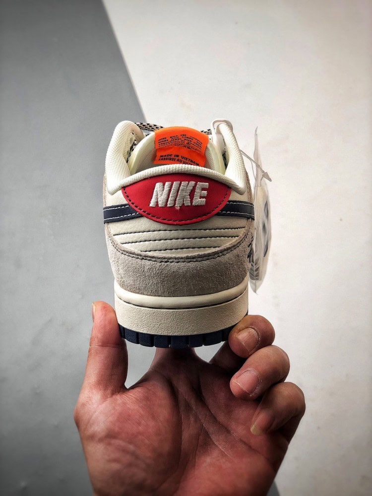 【AT3326】NIKE x STUSSY Dunk コラボレーションスニーカー。クラシックなデザインのトレンドシューズ、Nike Dunk Low Retroがステューシーのシグネチャーカラー、ミストブルーとオレンジで登場。低カットでカジュアルなスポーツシューズ。