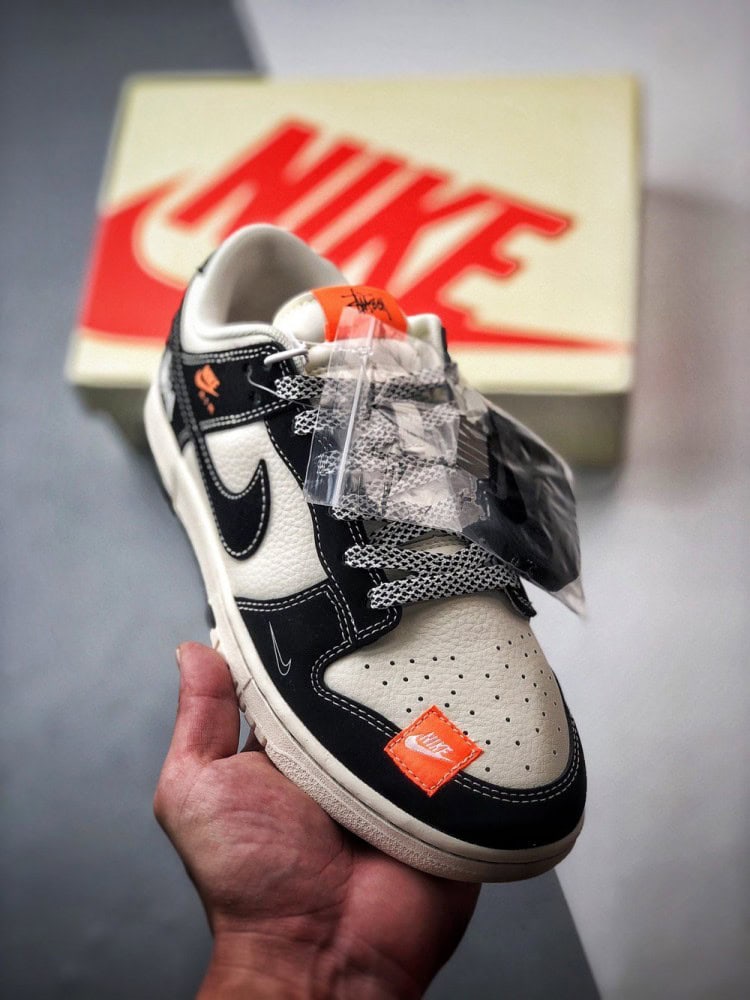 【AT3327】Nike x Stussyコラボレーションのブラック＆ホワイトのトレンドスポーツシューズ、Nike Dunk Low Retro。ステューシーのブラックオレンジカラーが特徴のローカットカジュアルスポーツスニーカー。