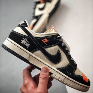【AT3327】Nike x Stussyコラボレーションのブラック＆ホワイトのトレンドスポーツシューズ、Nike Dunk Low Retro。ステューシーのブラックオレンジカラーが特徴のローカットカジュアルスポーツスニーカー。