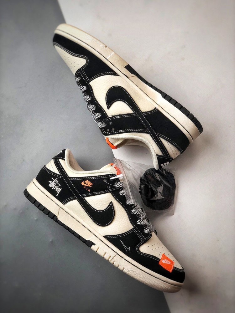 【AT3327】Nike x Stussyコラボレーションのブラック＆ホワイトのトレンドスポーツシューズ、Nike Dunk Low Retro。ステューシーのブラックオレンジカラーが特徴のローカットカジュアルスポーツスニーカー。