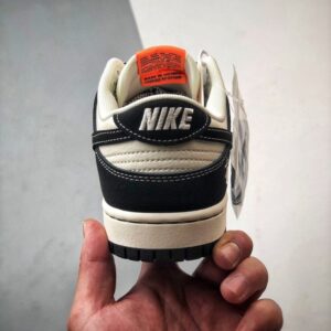 【AT3327】Nike x Stussyコラボレーションのブラック＆ホワイトのトレンドスポーツシューズ、Nike Dunk Low Retro。ステューシーのブラックオレンジカラーが特徴のローカットカジュアルスポーツスニーカー。