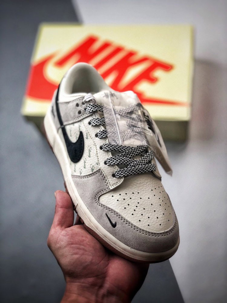 【AT3328】Nike × Stussy Dunk コラボスニーカー　メンズ、レディース、トレンディなスタイリッシュなスケートシューズ　Nike Dunk Low Retro StussyホワイトブラックSwoosh ローカットカジュアルスポーツスニーカー