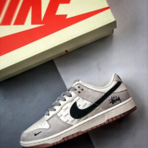 【AT3328】Nike × Stussy Dunk コラボスニーカー　メンズ、レディース、トレンディなスタイリッシュなスケートシューズ　Nike Dunk Low Retro StussyホワイトブラックSwoosh ローカットカジュアルスポーツスニーカー