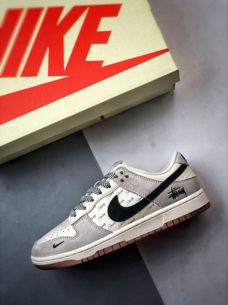 【AT3328】Nike × Stussy Dunk コラボスニーカー　メンズ、レディース、トレンディなスタイリッシュなスケートシューズ　Nike Dunk Low Retro StussyホワイトブラックSwoosh ローカットカジュアルスポーツスニーカー