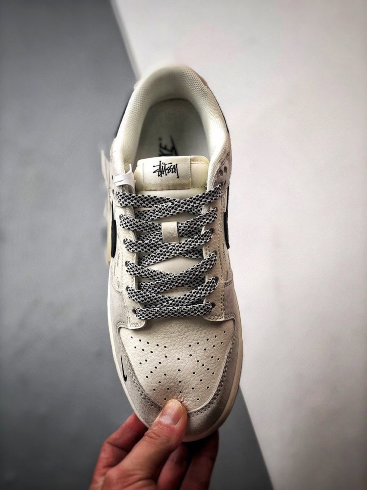 【AT3328】Nike × Stussy Dunk コラボスニーカー　メンズ、レディース、トレンディなスタイリッシュなスケートシューズ　Nike Dunk Low Retro StussyホワイトブラックSwoosh ローカットカジュアルスポーツスニーカー