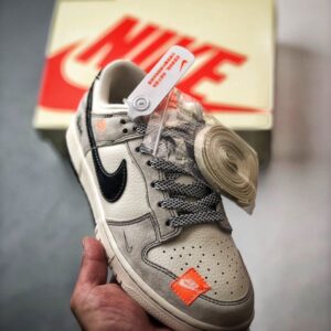 【AT3331】Nike x Stussy Dunk のクラシックなファッションコラボシューズ、Stussyデザインのトレンドスポーツシューズ、Nike Dunk Low Retro、Stussyグレー、ブラック、オレンジのローカットカジュアルスポーツシューズ