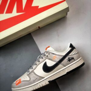 【AT3331】Nike x Stussy Dunk のクラシックなファッションコラボシューズ、Stussyデザインのトレンドスポーツシューズ、Nike Dunk Low Retro、Stussyグレー、ブラック、オレンジのローカットカジュアルスポーツシューズ