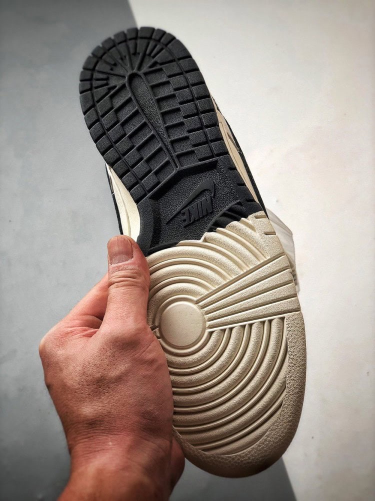 【AT3331】Nike x Stussy Dunk のクラシックなファッションコラボシューズ、Stussyデザインのトレンドスポーツシューズ、Nike Dunk Low Retro、Stussyグレー、ブラック、オレンジのローカットカジュアルスポーツシューズ