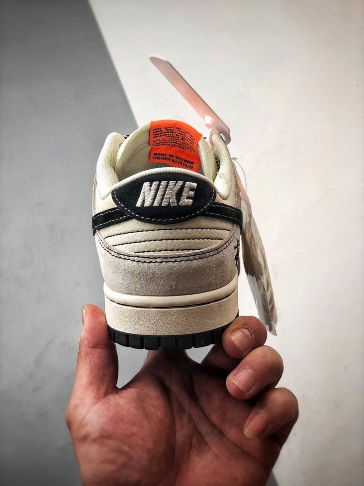 【AT3331】Nike x Stussy Dunk のクラシックなファッションコラボシューズ、Stussyデザインのトレンドスポーツシューズ、Nike Dunk Low Retro、Stussyグレー、ブラック、オレンジのローカットカジュアルスポーツシューズ