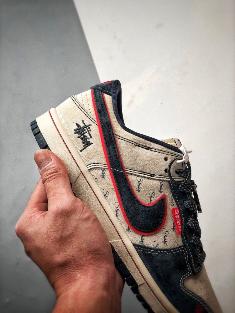 【AT3332】Stussy x Supreme x Nike のコラボスニーカー、クラシックなストリートスタイルNike Dunk Low Retro ステューシーの深紅色と青色の低カットカジュアルスポーツシューズ