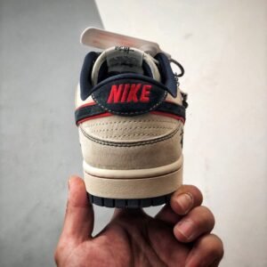 【AT3332】Stussy x Supreme x Nike のコラボスニーカー、クラシックなストリートスタイルNike Dunk Low Retro ステューシーの深紅色と青色の低カットカジュアルスポーツシューズ