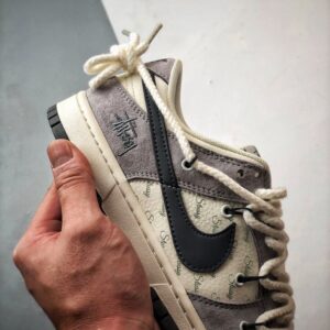 【AT3334】Nike x Stussy Dunk ナイキとステューシーのコラボレーションスニーカー - 黒と灰色のトレンディなデザイン、Nike Dunk Low Retro ステューシー ミッドナイトグレー 解体デザインストラップ ローカットカジュアルスポーツシューズ。
