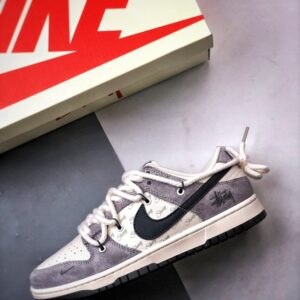 【AT3334】Nike x Stussy Dunk ナイキとステューシーのコラボレーションスニーカー - 黒と灰色のトレンディなデザイン、Nike Dunk Low Retro ステューシー ミッドナイトグレー 解体デザインストラップ ローカットカジュアルスポーツシューズ。