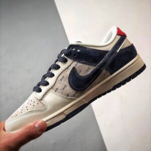 【AT3335】Stussy x Nike Dunkコラボフットウェア、Nike Dunk Low Retro。スエードグレーとブルーの低カットスニーカー。