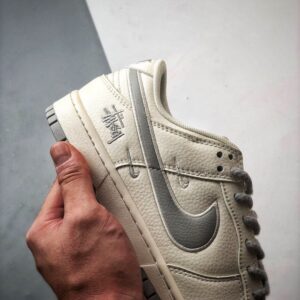 【AT3336】Stussy x Nike Dunk コラボレーションスニーカー | トレンディなデザイン | クラシックなスタイル Nike Dunk Low Retro ステューシー×ナイキ ホワイトグレー ローカットカジュアルスポーツシューズ