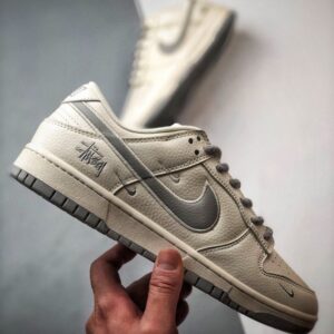 【AT3336】Stussy x Nike Dunk コラボレーションスニーカー | トレンディなデザイン | クラシックなスタイル Nike Dunk Low Retro ステューシー×ナイキ ホワイトグレー ローカットカジュアルスポーツシューズ
