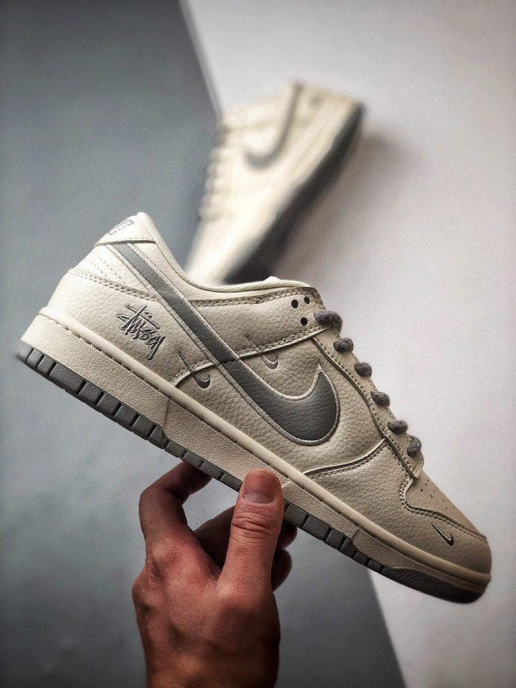 【AT3336】Stussy x Nike Dunk コラボレーションスニーカー | トレンディなデザイン | クラシックなスタイル Nike Dunk Low Retro ステューシー×ナイキ ホワイトグレー ローカットカジュアルスポーツシューズ