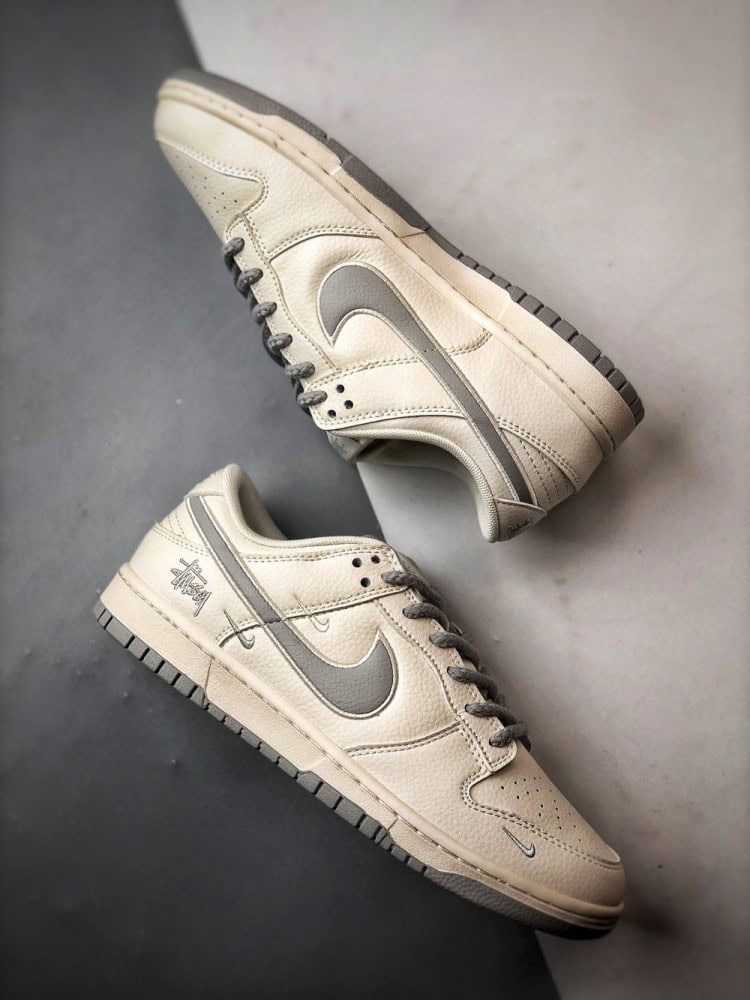 【AT3336】Stussy x Nike Dunk コラボレーションスニーカー | トレンディなデザイン | クラシックなスタイル Nike Dunk Low Retro ステューシー×ナイキ ホワイトグレー ローカットカジュアルスポーツシューズ