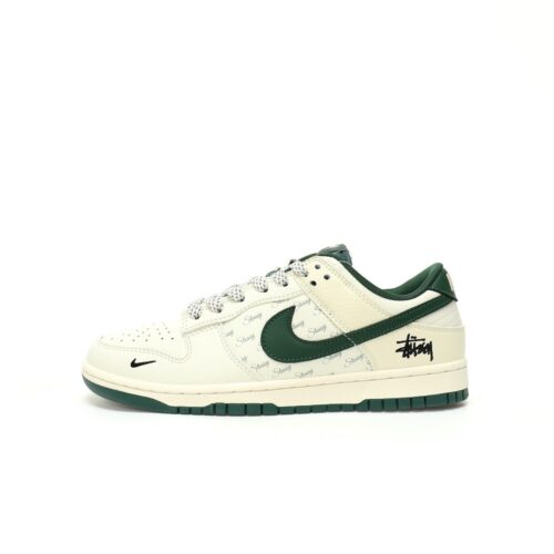 【AT3337】Nike Dunk Low x Stussy ナイキ ダンク ロー x ステューシーのクラシックコラボレーション、ナイキ ダンク ロー レトロ ステューシー ホワイトグリーンが再登場。低カットでカジュアルにもスポーツにも使えるスニーカー。