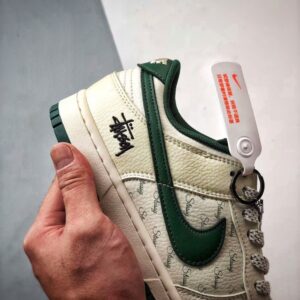 【AT3337】Nike Dunk Low x Stussy ナイキ ダンク ロー x ステューシーのクラシックコラボレーション、ナイキ ダンク ロー レトロ ステューシー ホワイトグリーンが再登場。低カットでカジュアルにもスポーツにも使えるスニーカー。