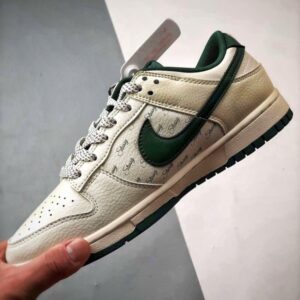 【AT3337】Nike Dunk Low x Stussy ナイキ ダンク ロー x ステューシーのクラシックコラボレーション、ナイキ ダンク ロー レトロ ステューシー ホワイトグリーンが再登場。低カットでカジュアルにもスポーツにも使えるスニーカー。