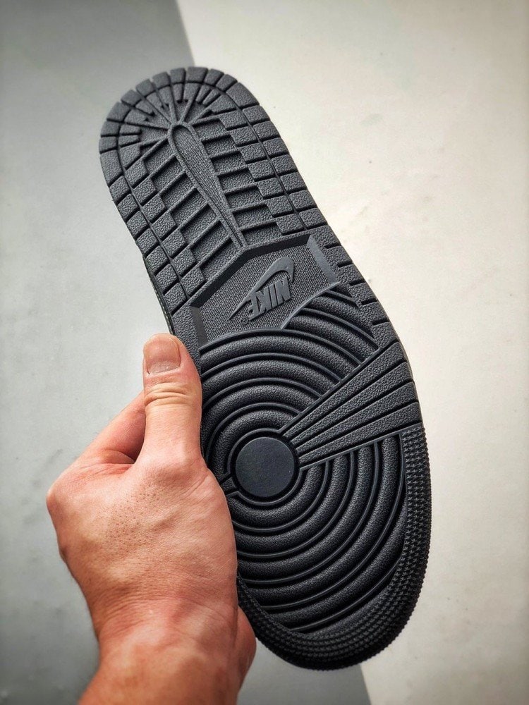 【AT3340】Nike x Travis ScottコラボAJ1 LowクラシックブラックリバーススウッシュスニーカーTravis Scott x Air Jordan 1 Low OGコラボブラックサムライ幽霊ロゴ刺繍効果
