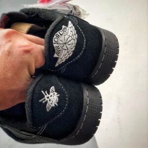 【AT3340】Nike x Travis ScottコラボAJ1 LowクラシックブラックリバーススウッシュスニーカーTravis Scott x Air Jordan 1 Low OGコラボブラックサムライ幽霊ロゴ刺繍効果