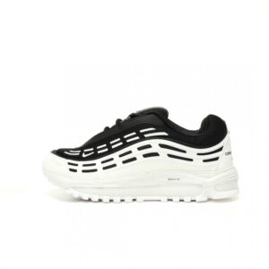 【AT3346】CDG Homme Plus x Nike Air Max TL 2.5 ブラック＆ホワイト共同モデル、ヴィンテージ風のクッション性エアクッションランニングシューズが実物掲載されました。