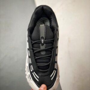 【AT3346】CDG Homme Plus x Nike Air Max TL 2.5 ブラック＆ホワイト共同モデル、ヴィンテージ風のクッション性エアクッションランニングシューズが実物掲載されました。