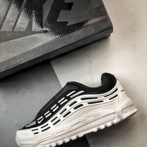 【AT3346】CDG Homme Plus x Nike Air Max TL 2.5 ブラック＆ホワイト共同モデル、ヴィンテージ風のクッション性エアクッションランニングシューズが実物掲載されました。