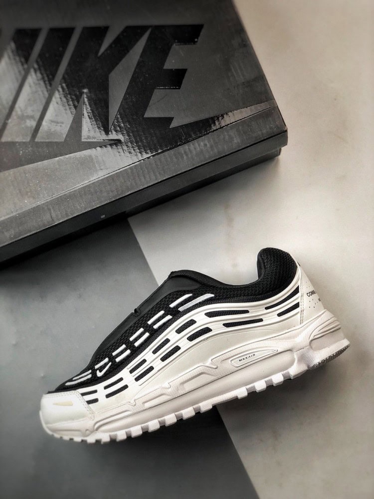 【AT3346】CDG Homme Plus x Nike Air Max TL 2.5 ブラック＆ホワイト共同モデル、ヴィンテージ風のクッション性エアクッションランニングシューズが実物掲載されました。