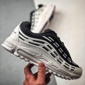 【AT3346】CDG Homme Plus x Nike Air Max TL 2.5 ブラック＆ホワイト共同モデル、ヴィンテージ風のクッション性エアクッションランニングシューズが実物掲載されました。