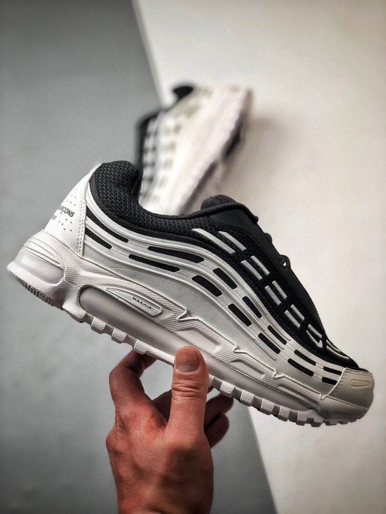 【AT3346】CDG Homme Plus x Nike Air Max TL 2.5 ブラック＆ホワイト共同モデル、ヴィンテージ風のクッション性エアクッションランニングシューズが実物掲載されました。