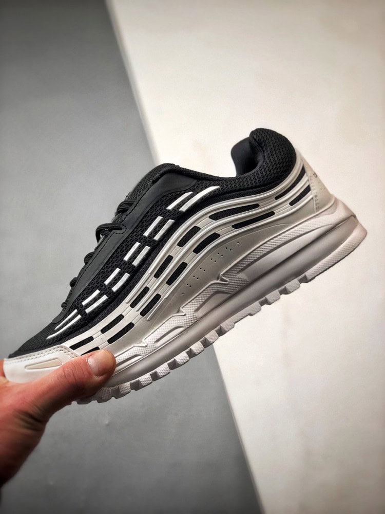 【AT3346】CDG Homme Plus x Nike Air Max TL 2.5 ブラック＆ホワイト共同モデル、ヴィンテージ風のクッション性エアクッションランニングシューズが実物掲載されました。