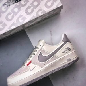 【AT3347】Nike x The North Face Air Force 1 クラシックコラボレーションスニーカー TNF x Air Force 1 Low ベージュグレー