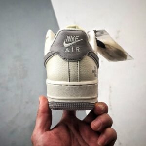 【AT3347】Nike x The North Face Air Force 1 クラシックコラボレーションスニーカー TNF x Air Force 1 Low ベージュグレー