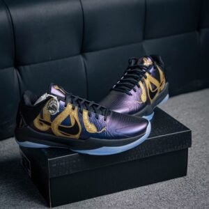 【AT3354】Nike Kobe ナイキとコービーの共同ブランドのローカットバスケットボールシューズ、ブラックゴールド。