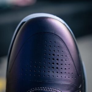 【AT3354】Nike Kobe ナイキとコービーの共同ブランドのローカットバスケットボールシューズ、ブラックゴールド。