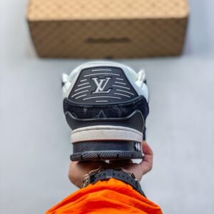【AT8908】ルイ・ヴィトン トレーナー スニーカー ローカット 牛革 靴 ブラック ホワイト モノグラム アイコニック フレンチ エレガンス | Louis Vuitton Malletier