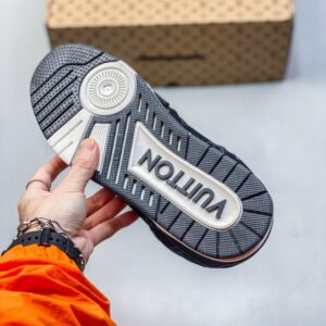 【AT8908】ルイ・ヴィトン トレーナー スニーカー ローカット 牛革 靴 ブラック ホワイト モノグラム アイコニック フレンチ エレガンス | Louis Vuitton Malletier