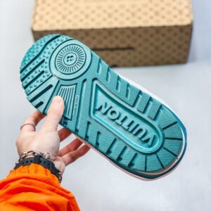 【AT8909】Louis Vuitton ルイ・ヴィトン ロープロファイルトレーナースニーカー、モダンなストリートスタイルとフレンチラグジュアリーの融合 | LV