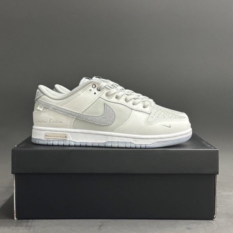 【AT8915】ナイキ ダンク ロー エレガントな象のグレー 限定エディション | Nike Dunk