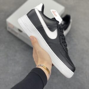 【AT8916】ナイキ Air Force 1 Low クラシックな黒と白のスニーカー | Nike x Air Force 1
