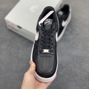 【AT8916】ナイキ Air Force 1 Low クラシックな黒と白のスニーカー | Nike x Air Force 1