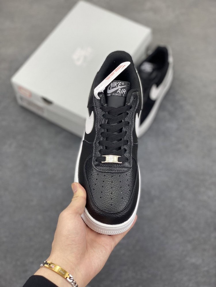 【AT8916】ナイキ Air Force 1 Low クラシックな黒と白のスニーカー | Nike x Air Force 1
