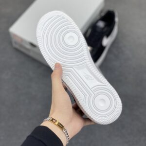 【AT8916】ナイキ Air Force 1 Low クラシックな黒と白のスニーカー | Nike x Air Force 1
