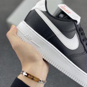 【AT8916】ナイキ Air Force 1 Low クラシックな黒と白のスニーカー | Nike x Air Force 1