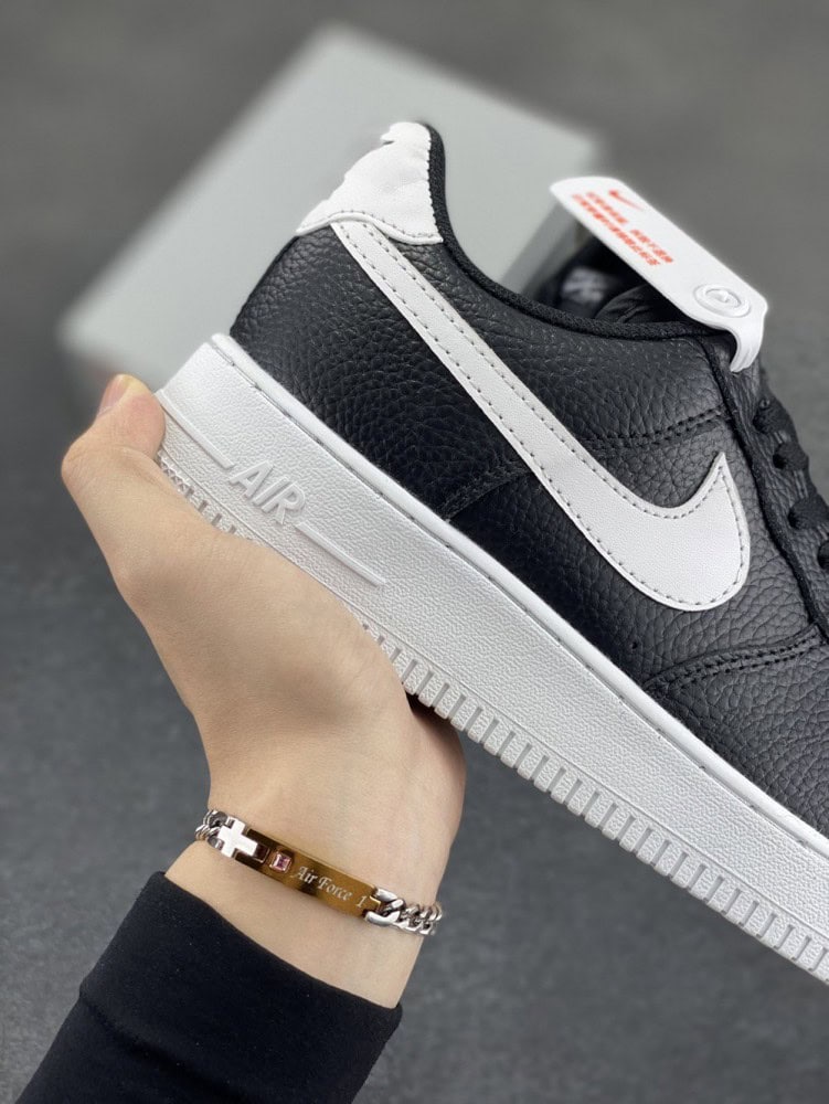 【AT8916】ナイキ Air Force 1 Low クラシックな黒と白のスニーカー | Nike x Air Force 1