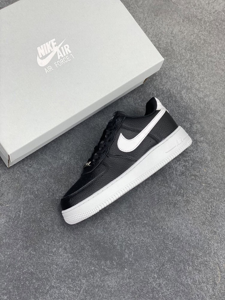 【AT8916】ナイキ Air Force 1 Low クラシックな黒と白のスニーカー | Nike x Air Force 1