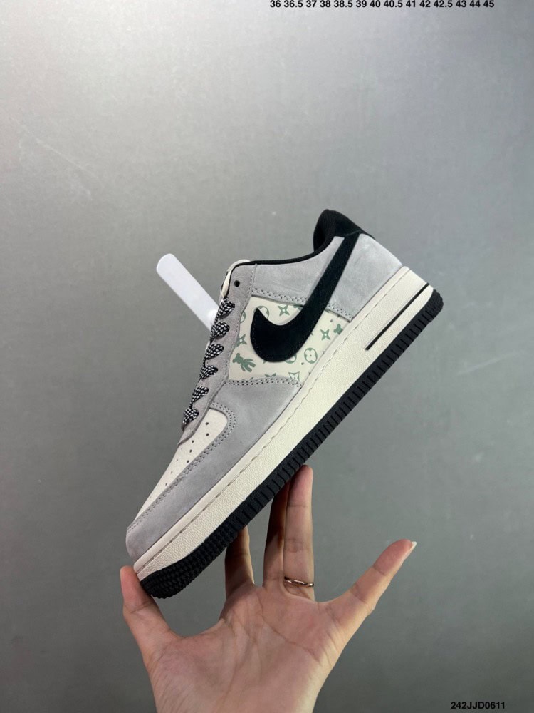 【AT8920】ナイキ Air Force 1 Low エアフォースワンクラシックロースニーカー | Louis Vuitton x Nike